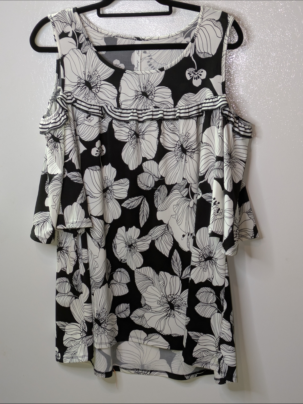 NY Collection Black and White Floral Cold-Shoulder Tunic